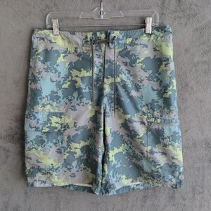 Simms Fishing Digital Camo Board Shorts Mens M Gray Green Cargo Pockets Swim